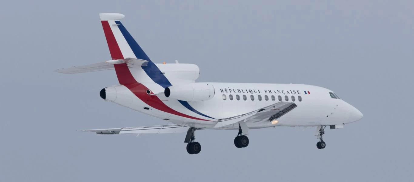 Ένα Dassault Falcon 900 F-RAFQ της γαλλικής Αεροπορίας φθάνει στην Αρμενία (φώτο)